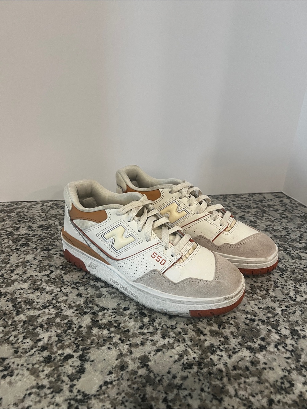 New Balance 550 Size 7.5 White Beige Tan Gum Sole Retro Sneakers Shoes